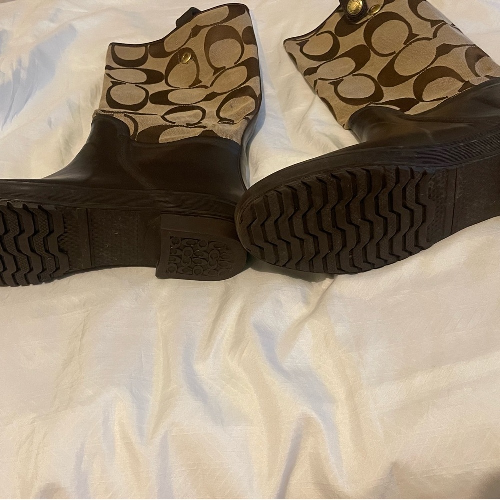 Size 10W coach print boot. - Picture 2 of 3